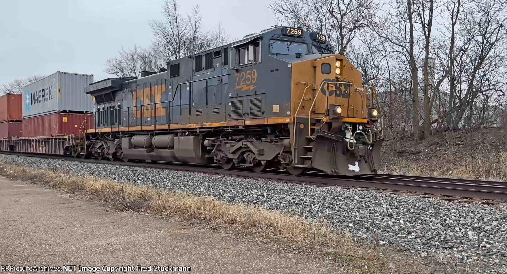 CSX 7259 leads I135.